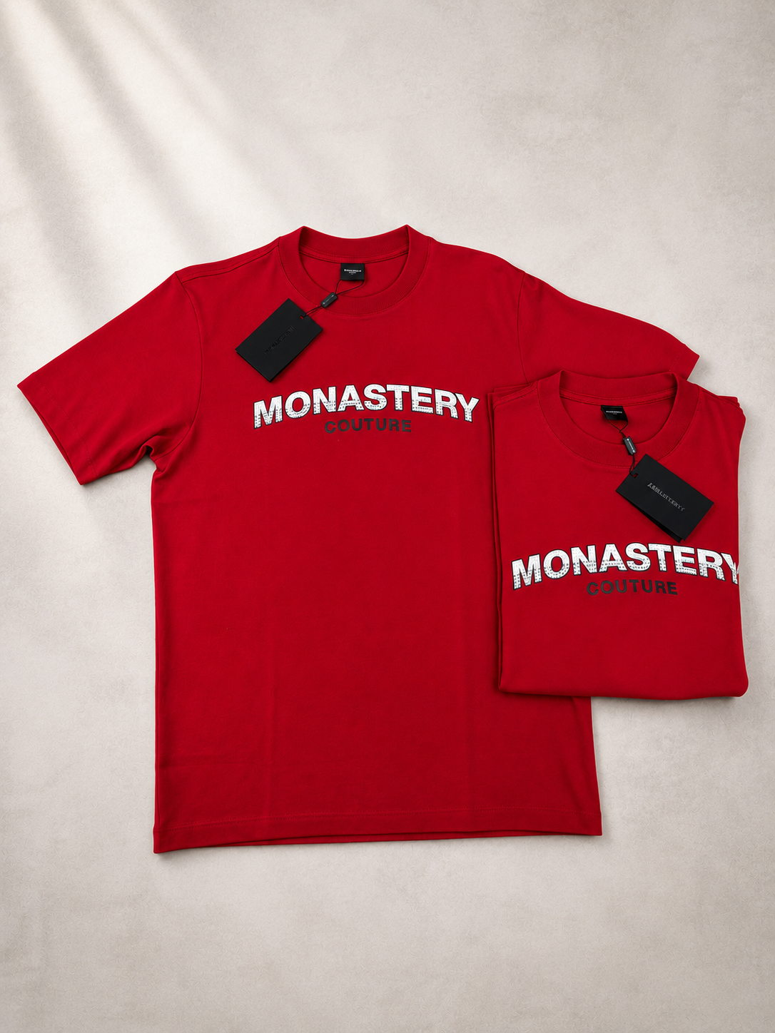 Camiseta roja monastery