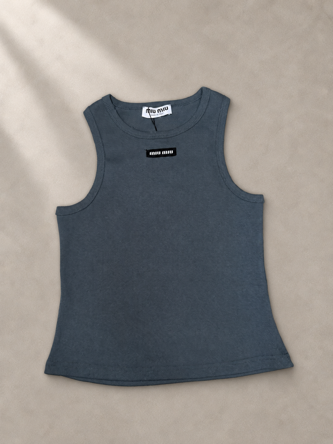 Camiseta Sin Mangas Gris Grafito