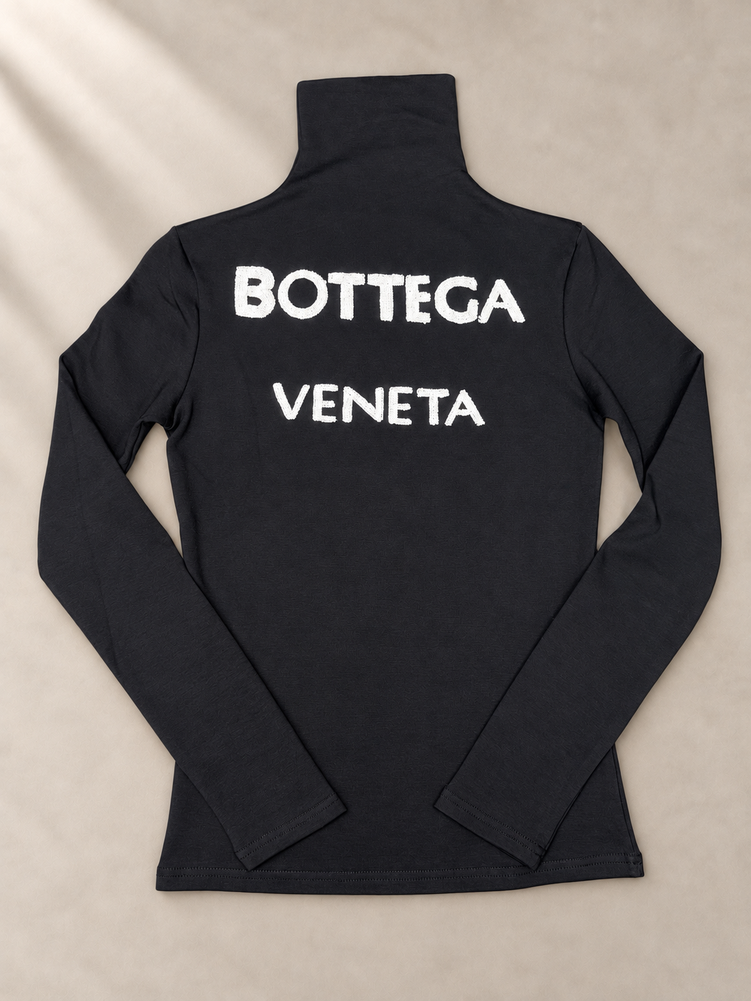 Blusa Cuello Alto Negra