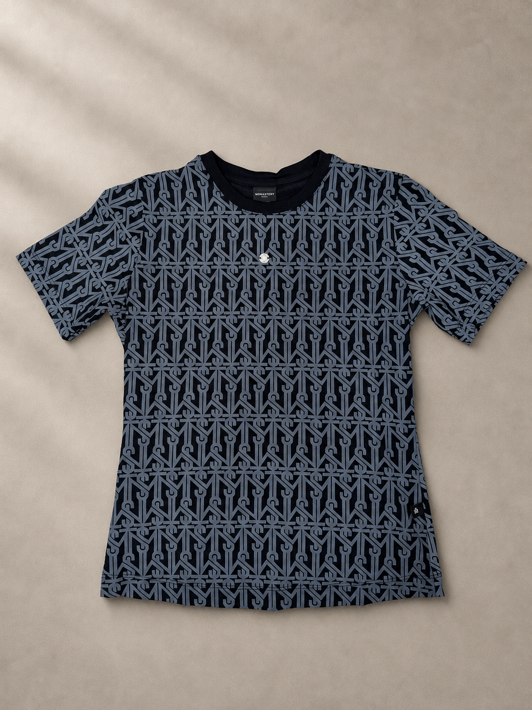 Camiseta Negra Monastery
